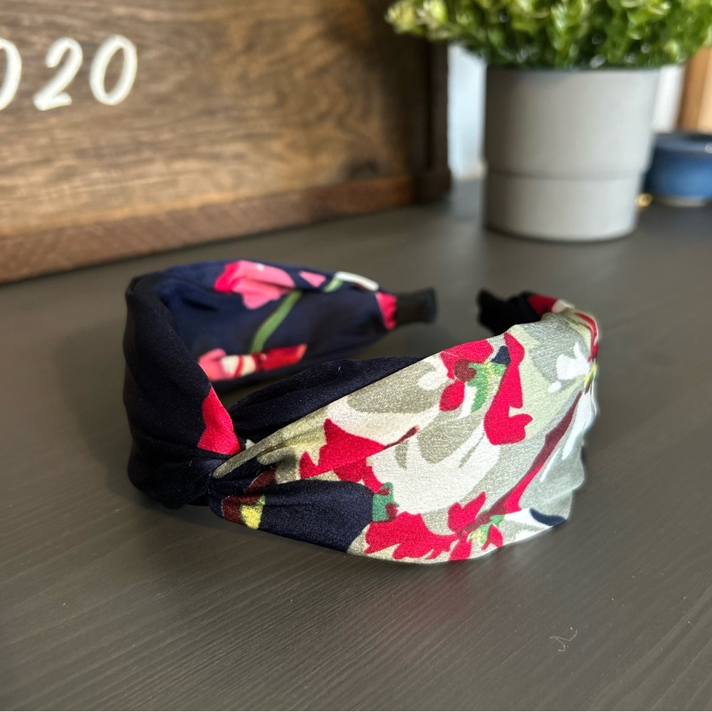 Women’s silky floral tie-knot headband